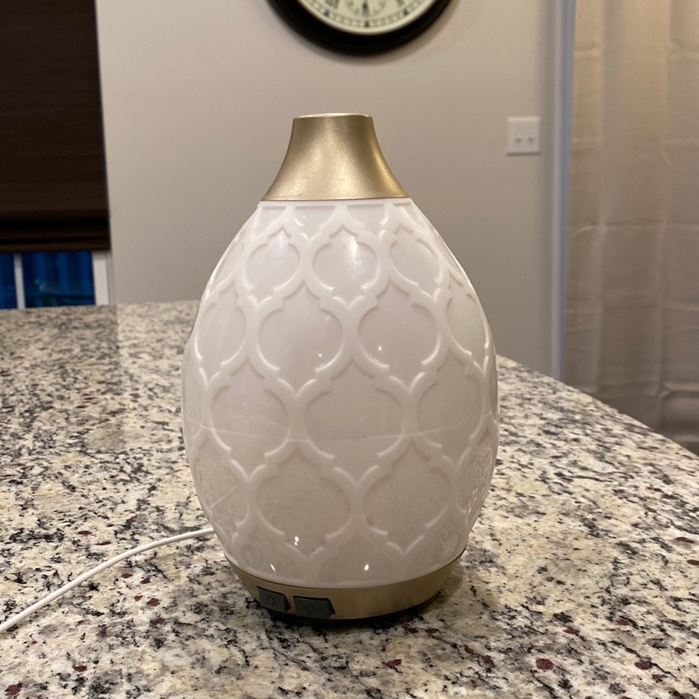 YOUNG LIVING DIFFUSER!